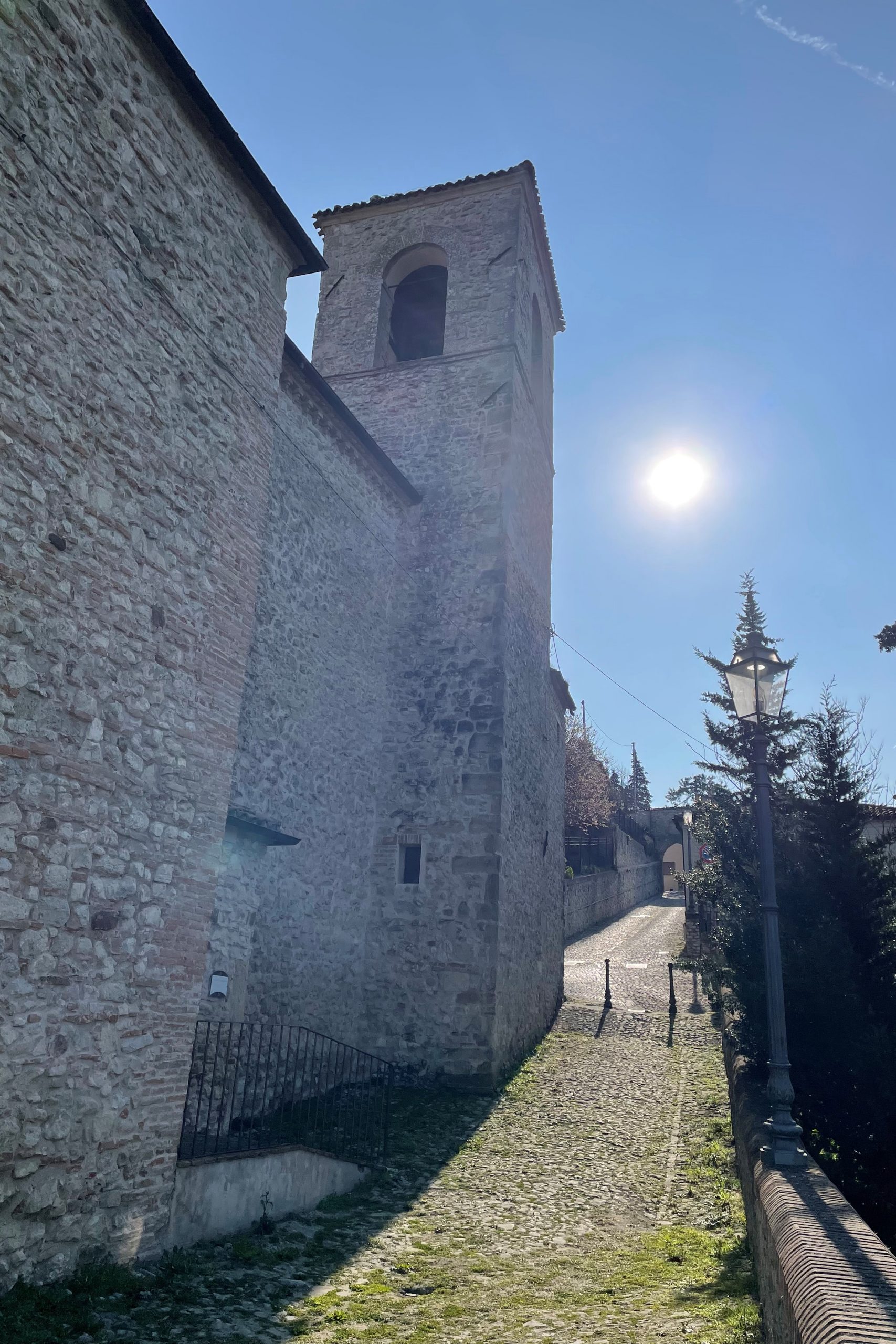 Museo esterno con chiesa